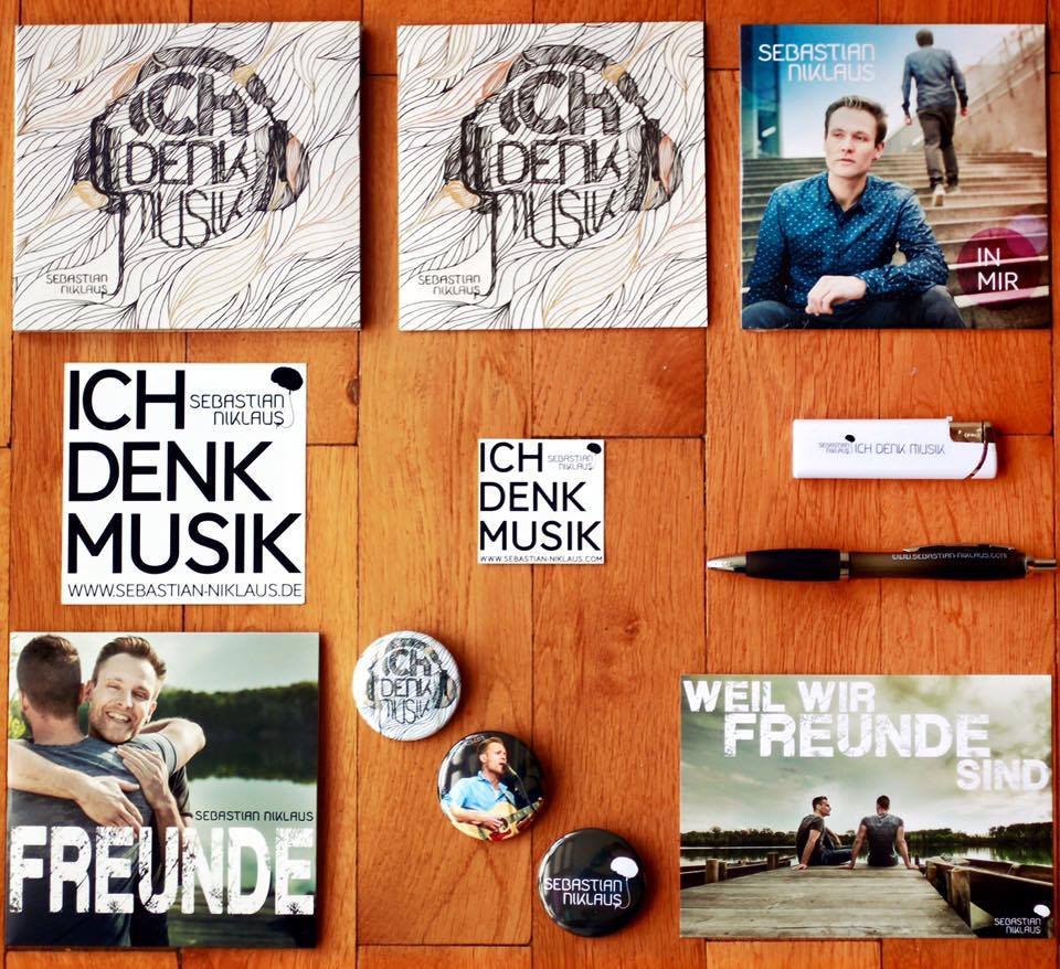 CDs und Merchandise